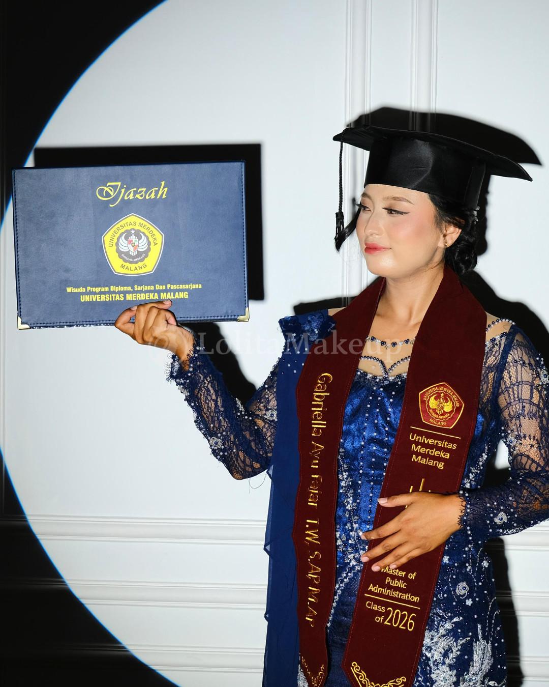 Makeup Wisuda