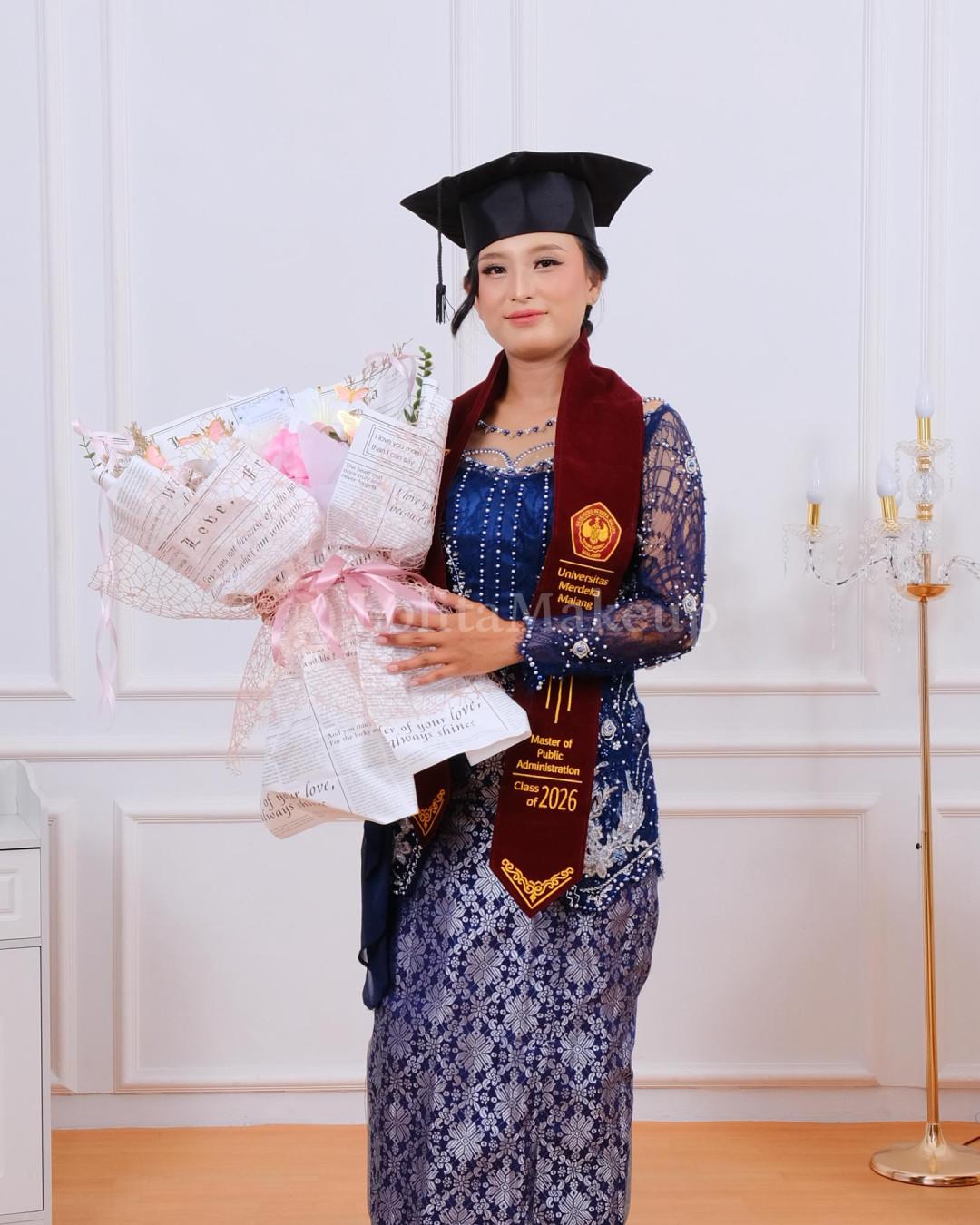 Makeup Wisuda