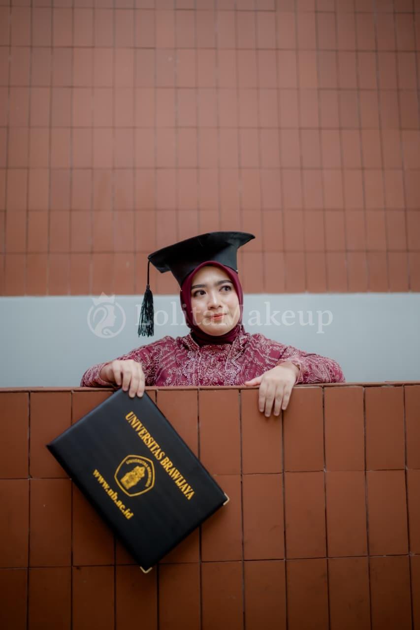 Makeup Wisuda