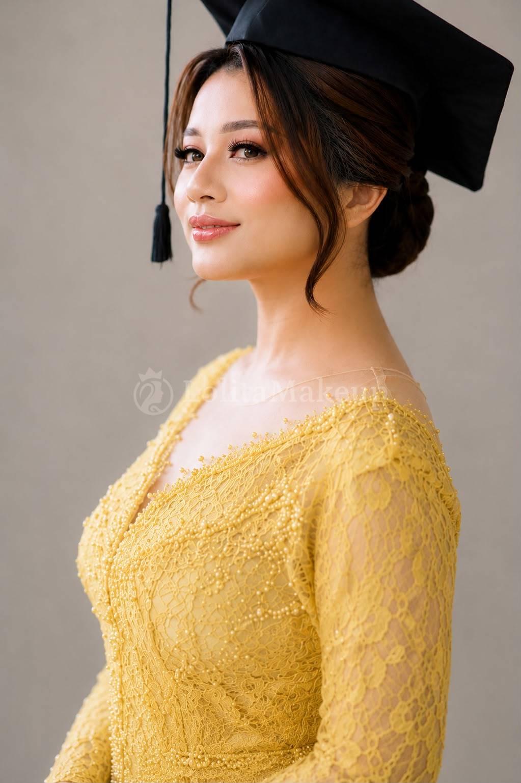 Makeup Wisuda